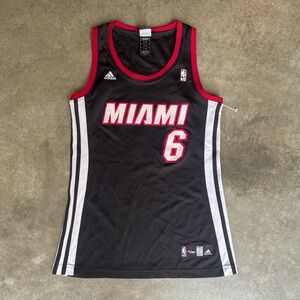 RARE VINTAGE 2000s MIAMI HEAT LEBRON JAMES PRINT WOMENS NBA JERSEY